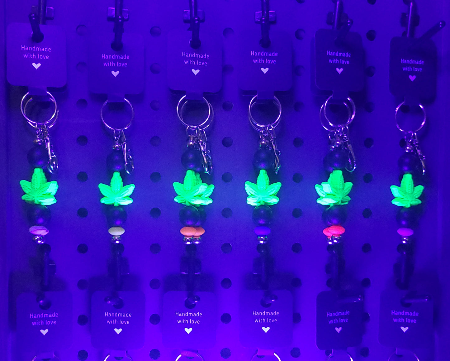 Silicone Light Green Leaf Black Beads with Accent Bead Keychain